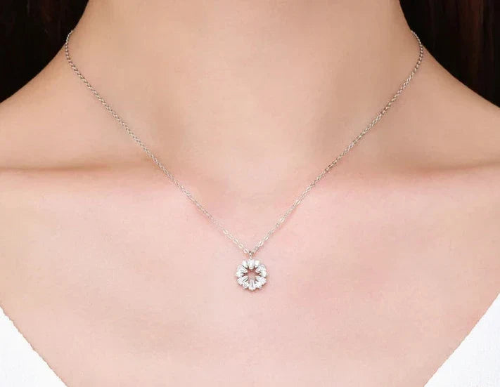 Collana con ciondolo a forma di fiocco di neve